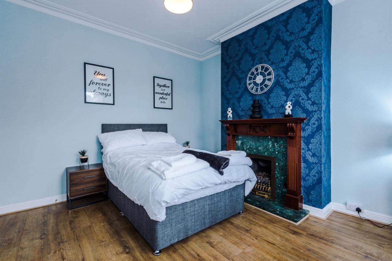 Vakantiehuis 3 Bed Property, Upto 8 Guests Near Centre Manchester