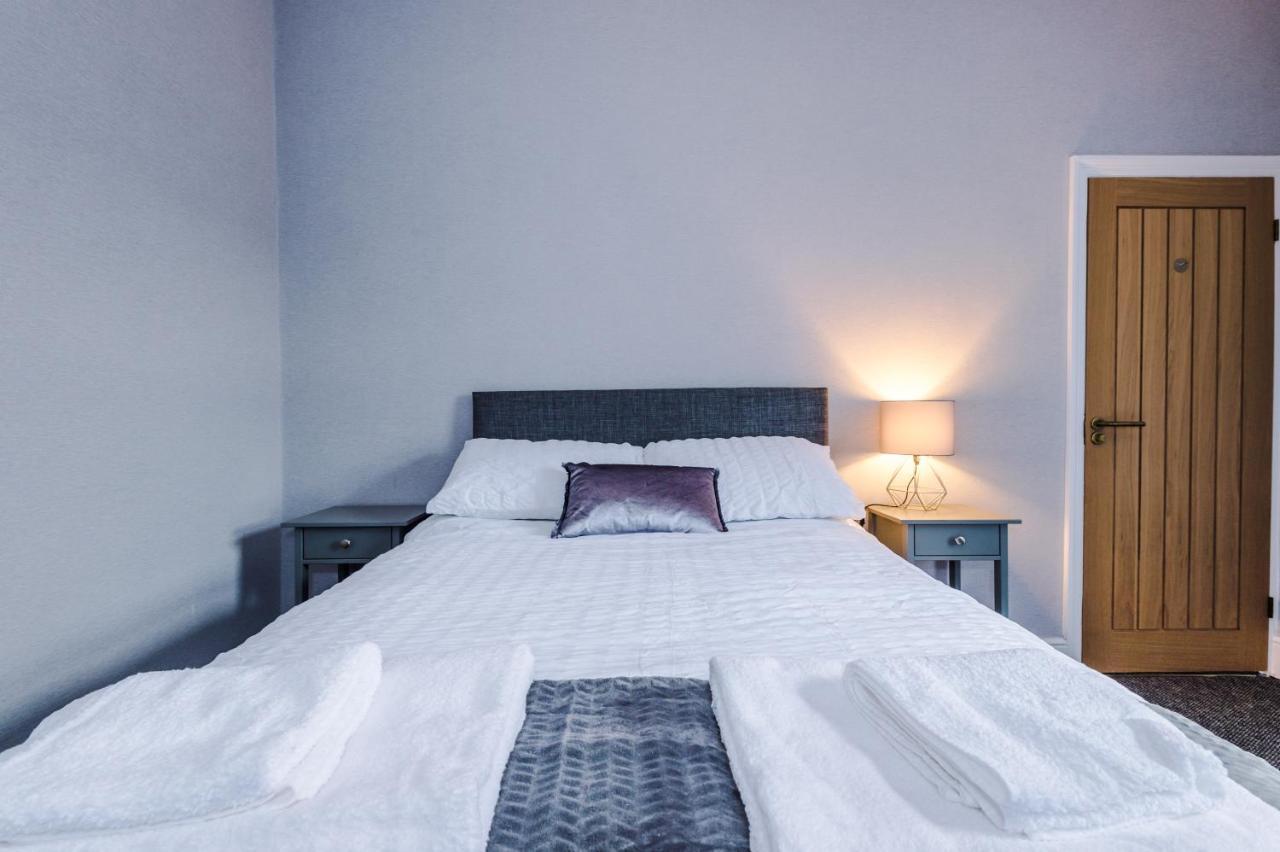 Vakantiehuis 3 Bed Property, Upto 8 Guests Near Centre Manchester