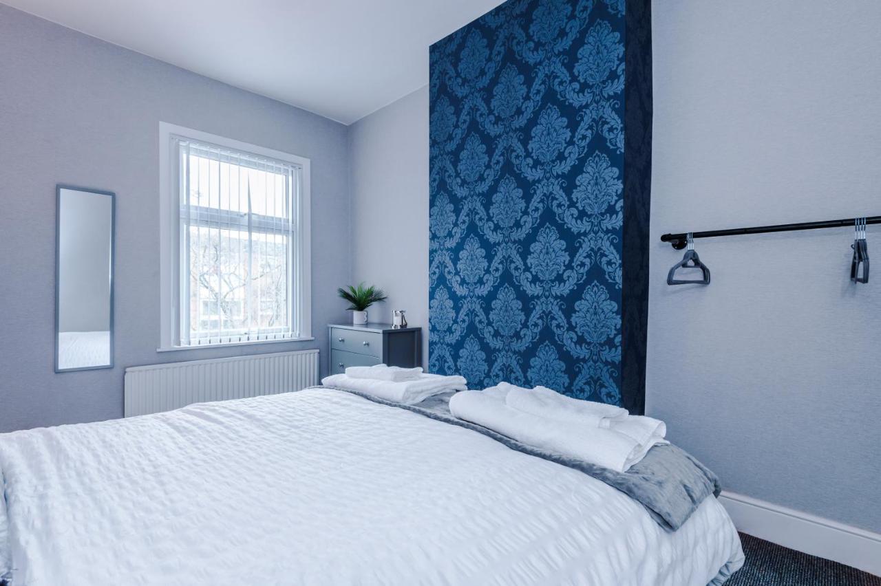 3 Bed Property, Upto 8 Guests Near Centre Manchester