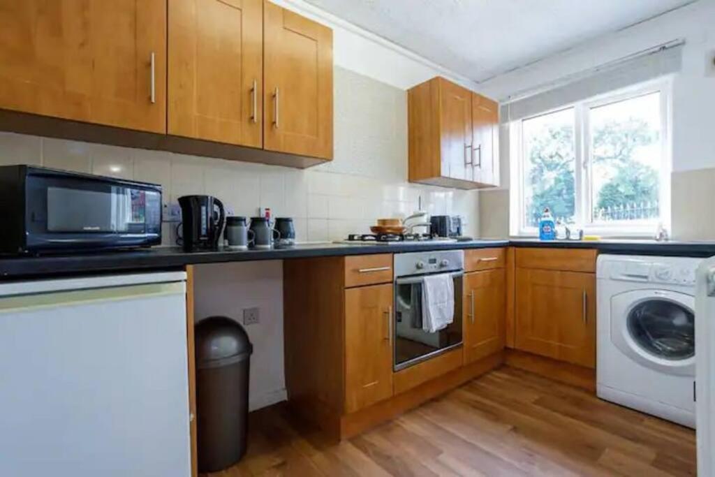 *new*quiet Apt 13min To Ao Arena,free Parking Apartment
