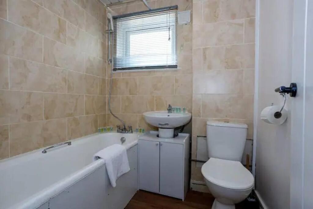 *new*quiet Apt 13min To Ao Arena,free Parking