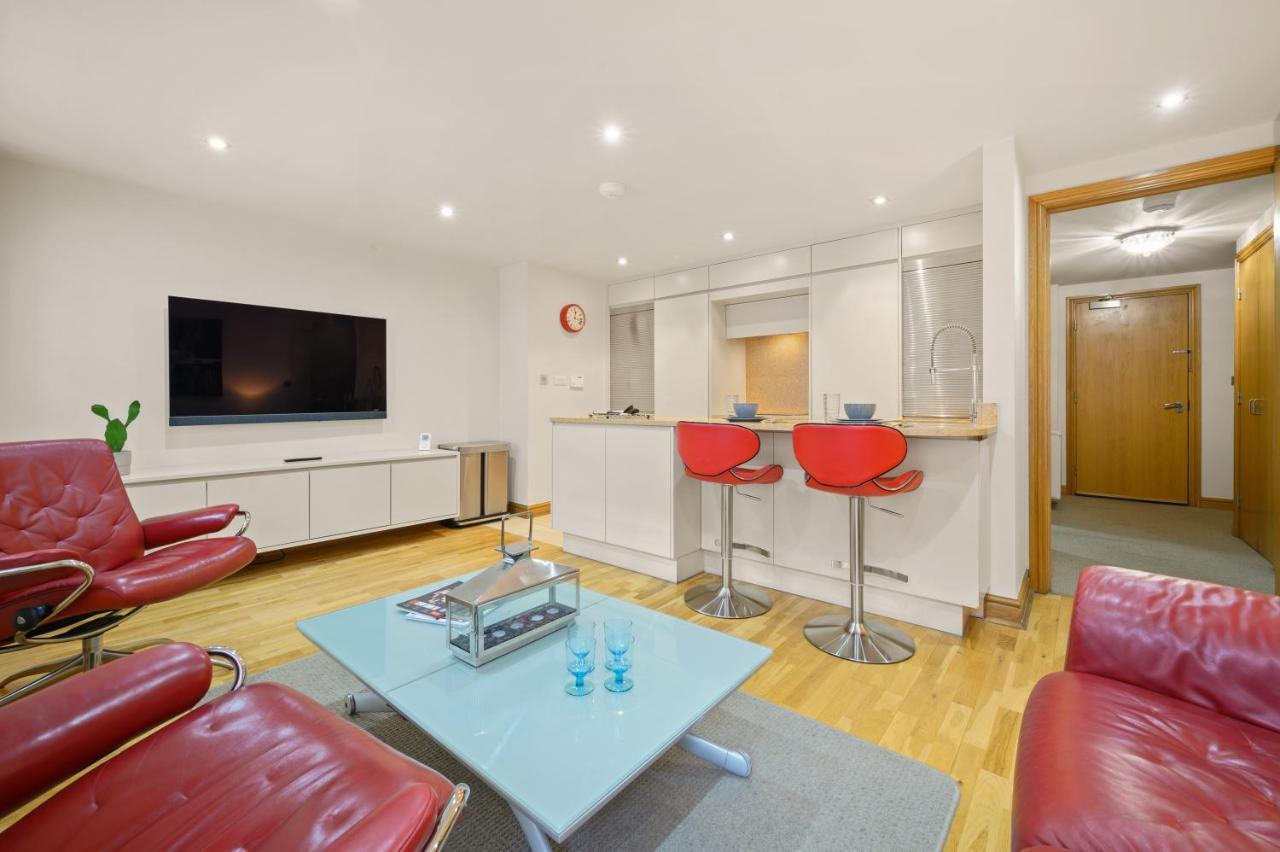 Lovely 2 Double Bedroom Flat With Patio * Manchester