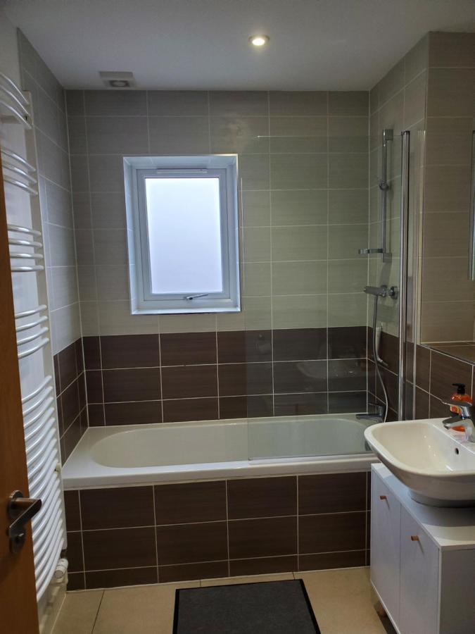 Beautiful & Elegant 2 Bed House Apartment Manchester