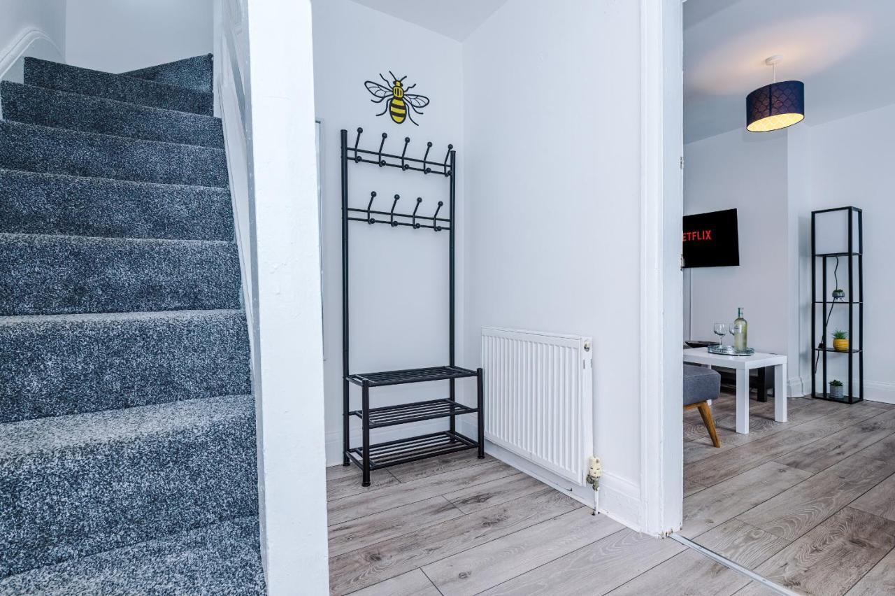 Half Mile To Etihad Stadium & Coop Arena, Free Parking, 6 Ppl Holiday home *