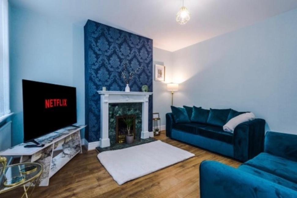 Vakantiehuis 3 Bed Property, Upto 8 Guests Near Centre *