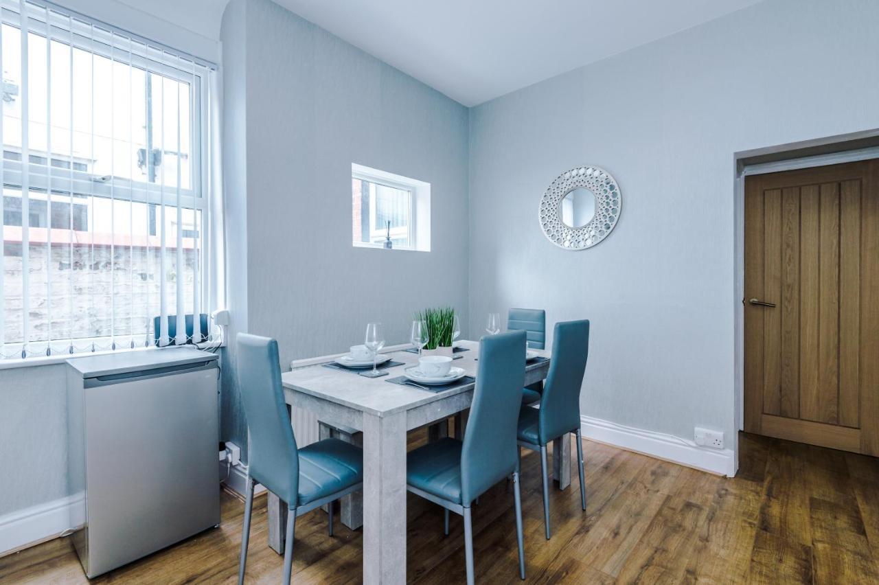 3 Bed Property, Upto 8 Guests Near Centre Manchester