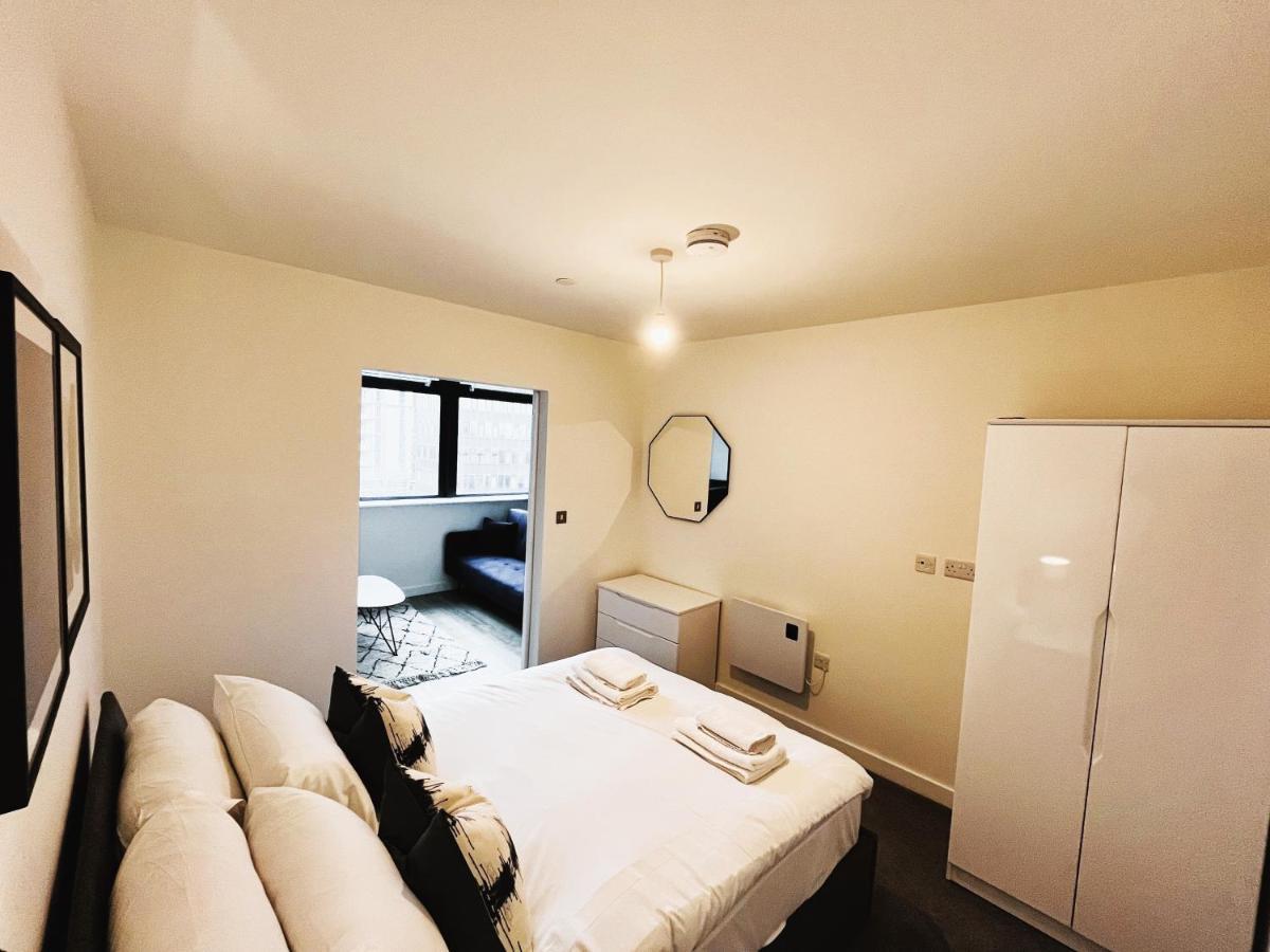 Brand New Modern 1 Bed Near Old Trafford Stadium Apartment *