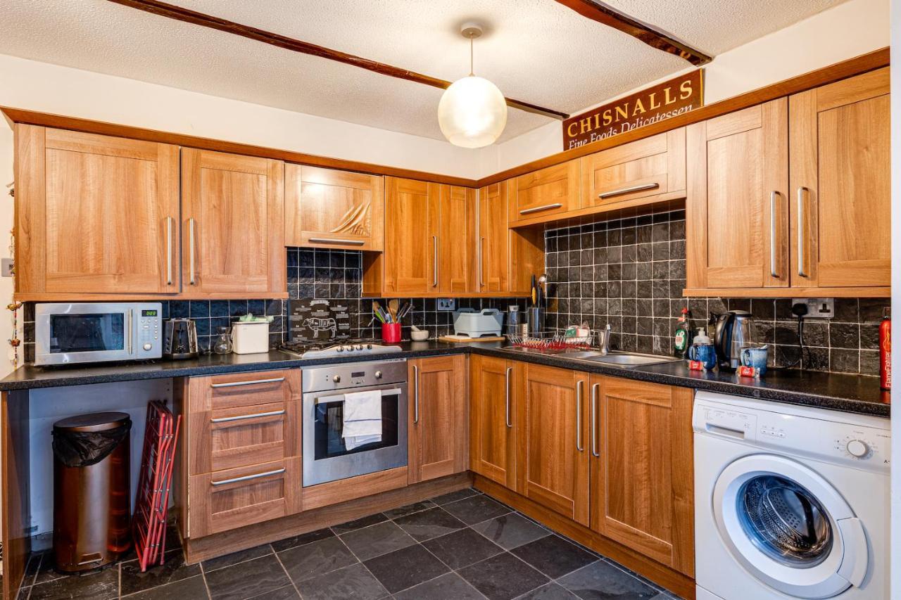 Holiday home Centrally Located Elegant 2 Bed House In Chorlton