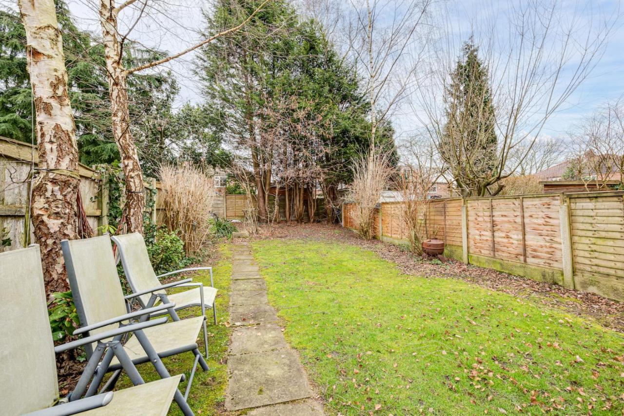 Centrally Located Elegant 2 Bed House In Chorlton Manchester