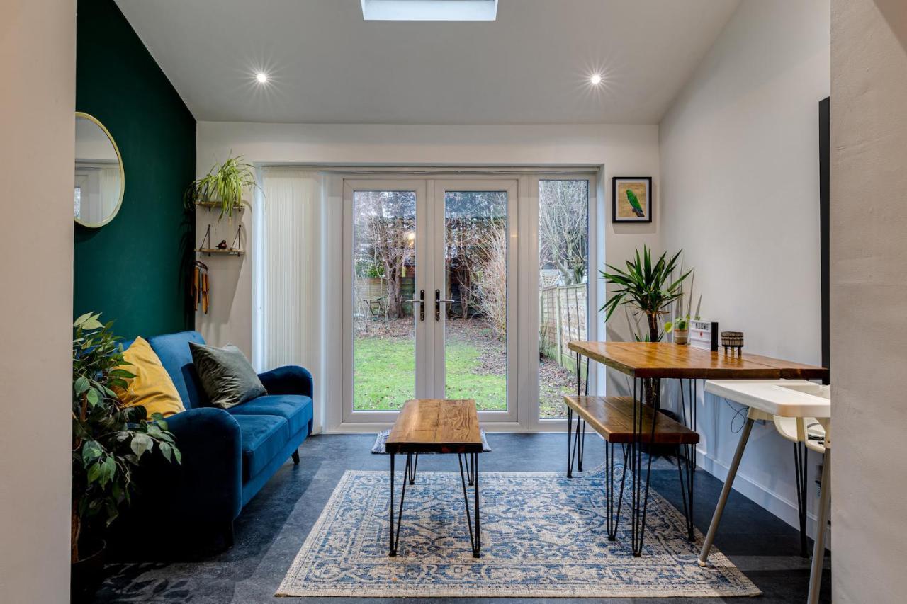 Holiday home Centrally Located Elegant 2 Bed House In Chorlton *