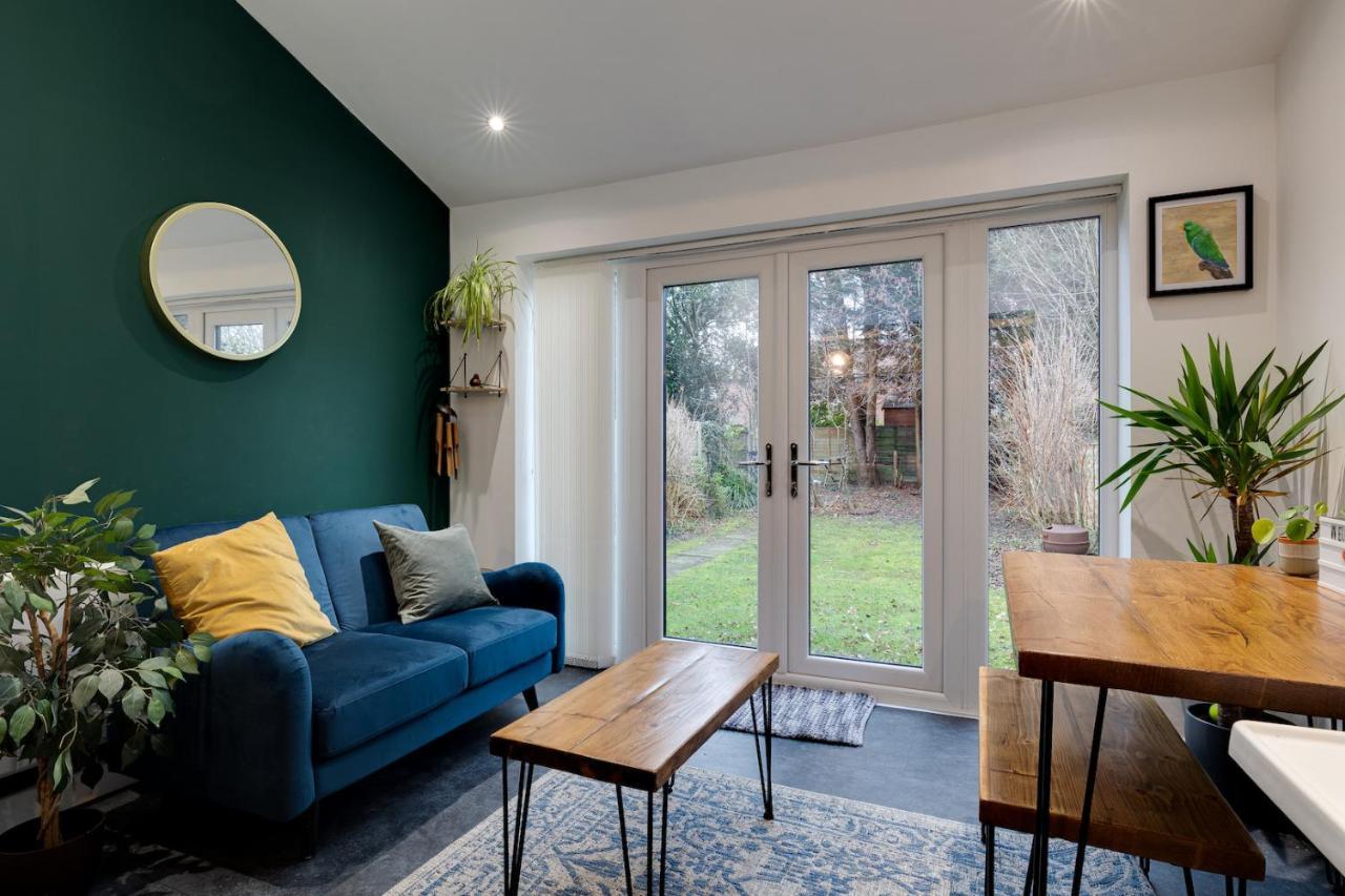 Centrally Located Elegant 2 Bed House In Chorlton *