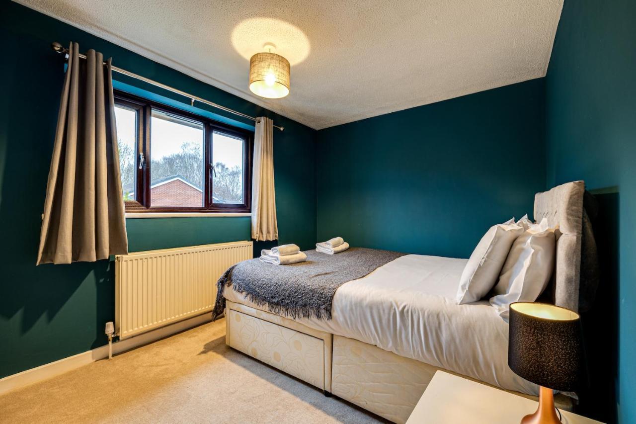 Centrally Located Elegant 2 Bed House In Chorlton *