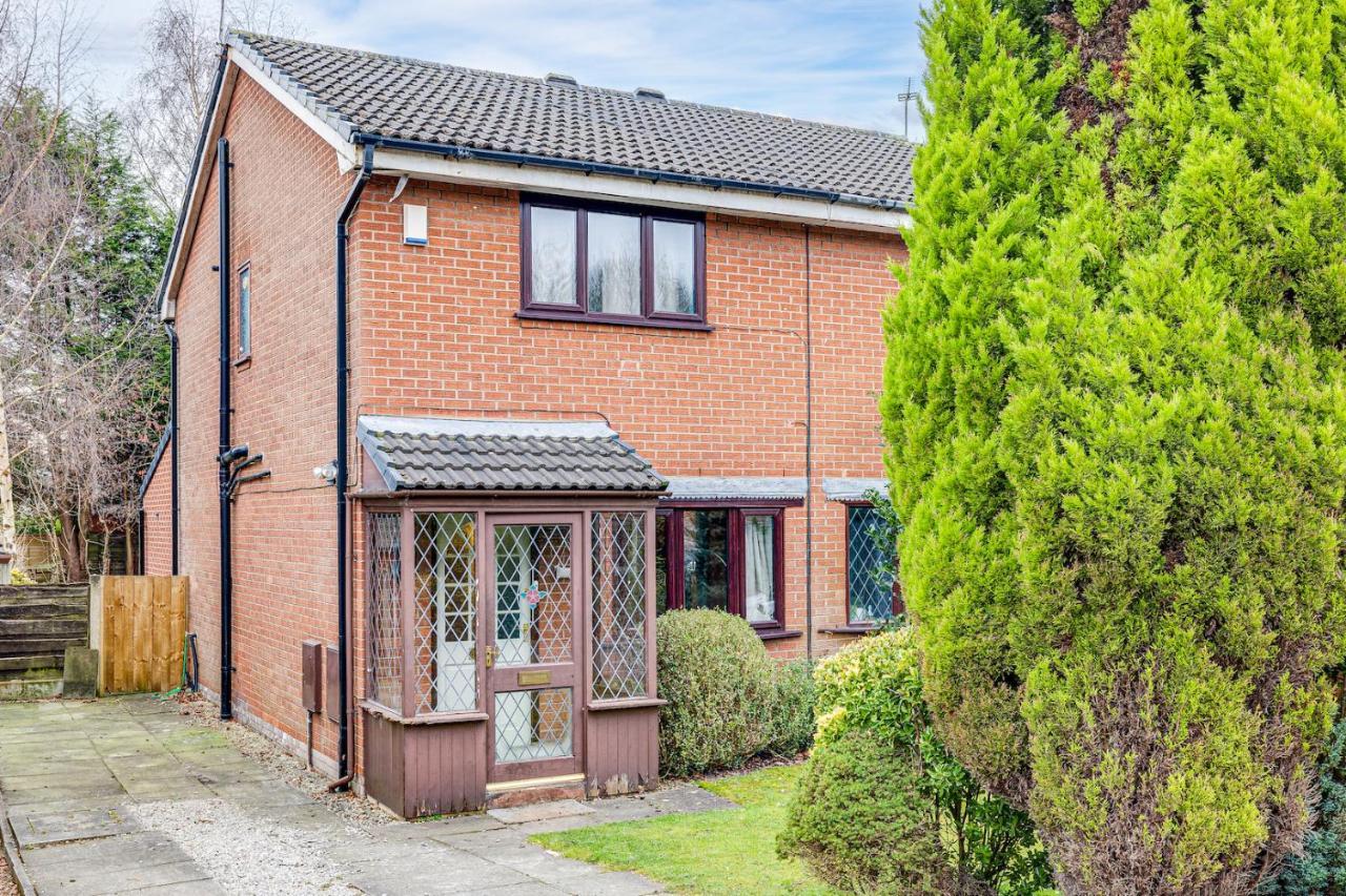 Holiday home Centrally Located Elegant 2 Bed House In Chorlton Manchester