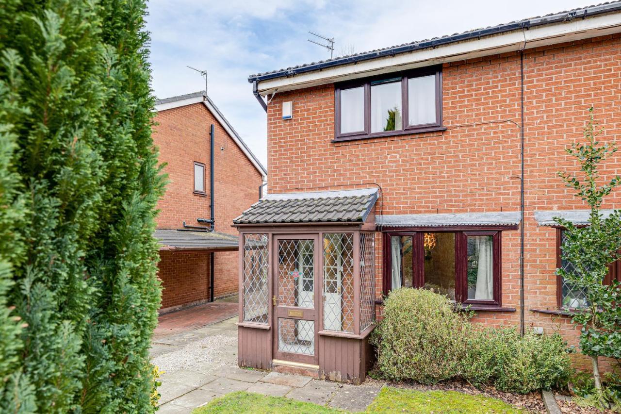 Centrally Located Elegant 2 Bed House In Chorlton * Manchester