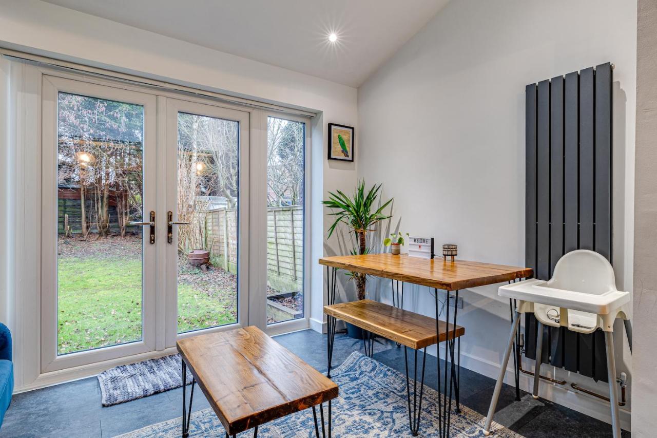 Centrally Located Elegant 2 Bed House In Chorlton