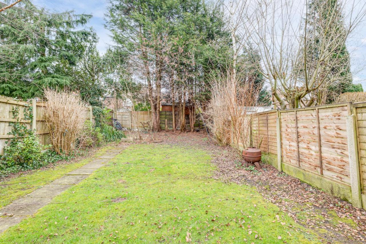 Centrally Located Elegant 2 Bed House In Chorlton