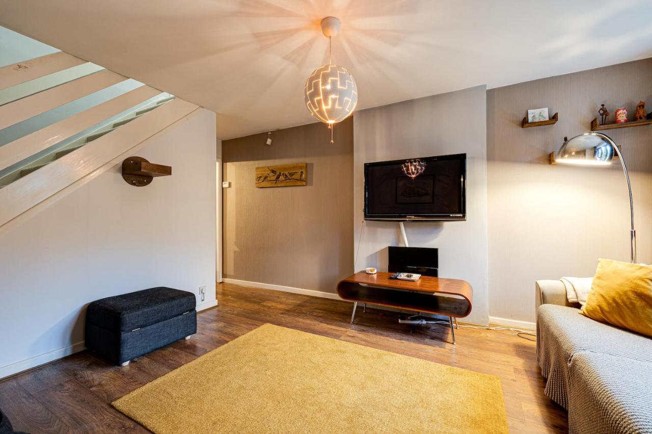 Centrally Located Elegant 2 Bed House In Chorlton * Manchester