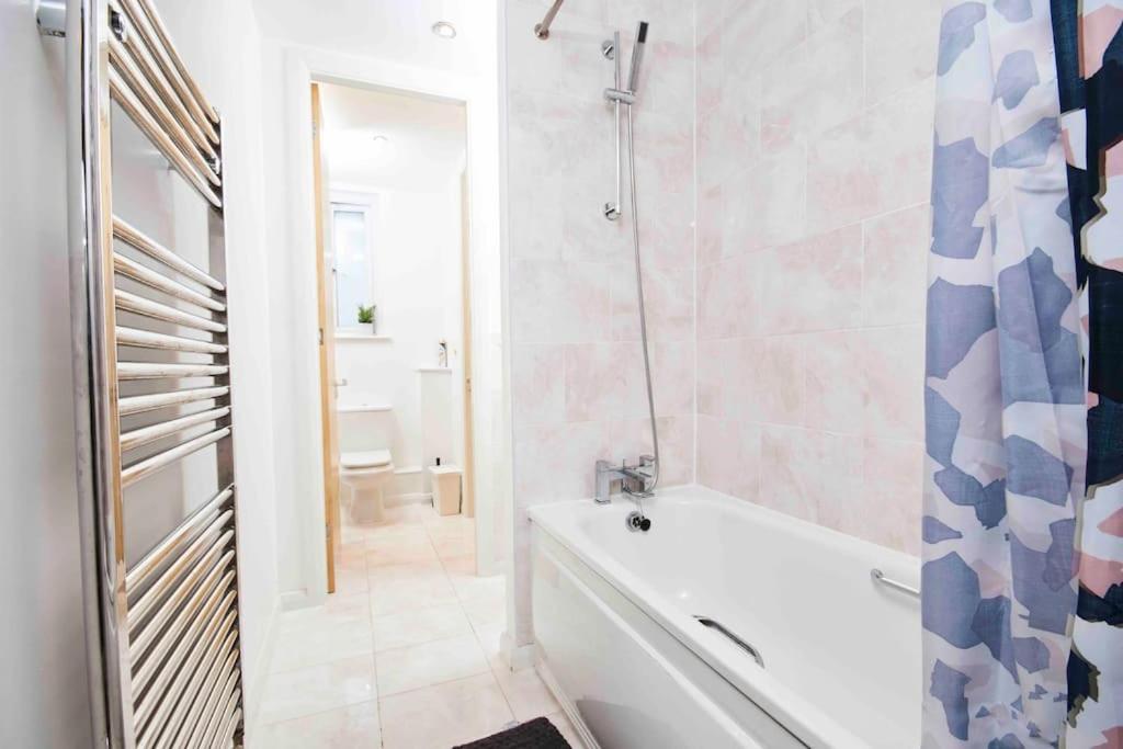 Dellehomes- Free Parking, Wfh, Family-friendly