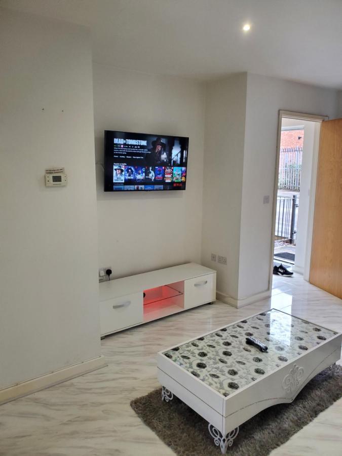 Beautiful & Elegant 2 Bed House Apartment Manchester