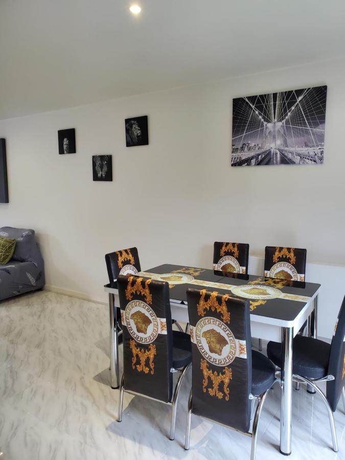 Beautiful & Elegant 2 Bed House *