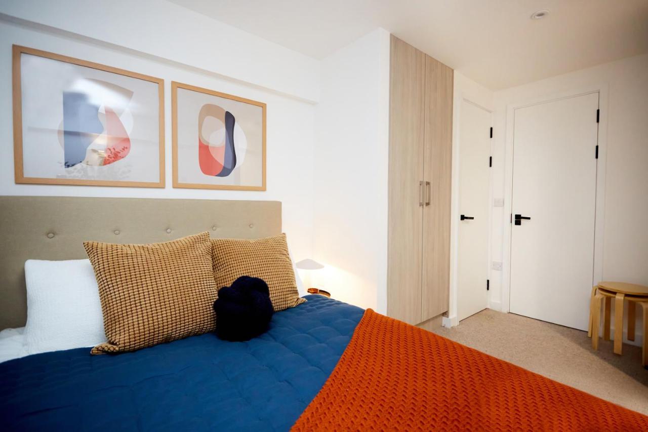 Luxury New Built Split-level Flat With Rooftop Gardens Access Apartment Manchester
