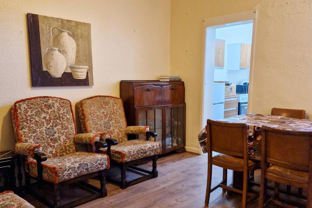 Tallis House, Sleeps 5, Near Centre, Free Parking, Long Or Short - By Nmb Manchester
