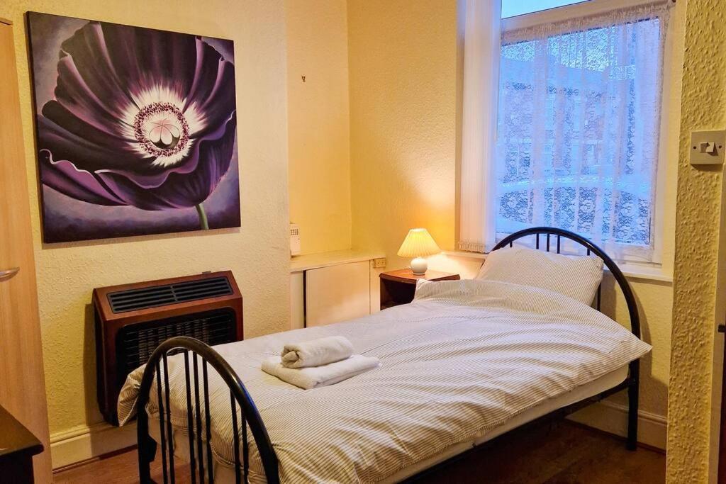 Tallis House, Sleeps 5, Near Centre, Free Parking, Long Or Short - By Nmb *