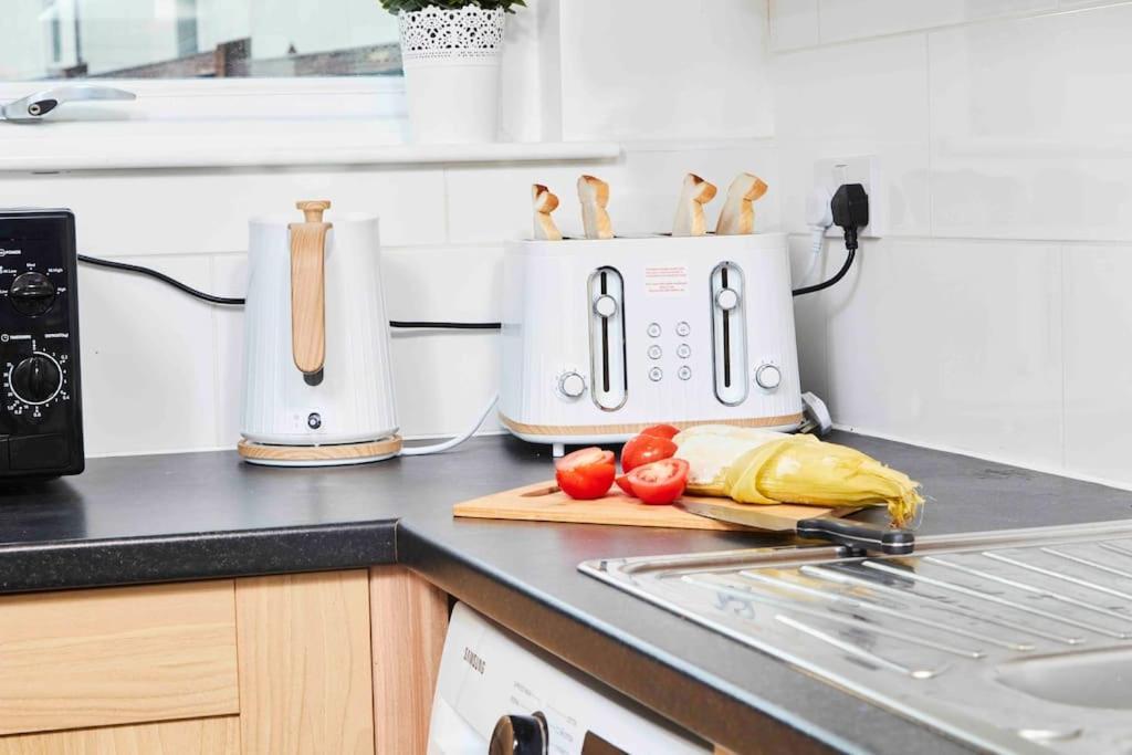 Apartment Dellehomes- Free Parking, Wfh, Family-friendly Manchester