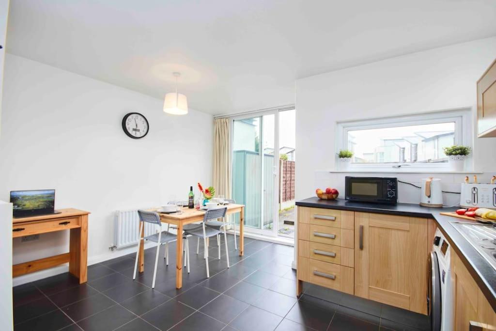 Apartment Dellehomes- Free Parking, Wfh, Family-friendly *