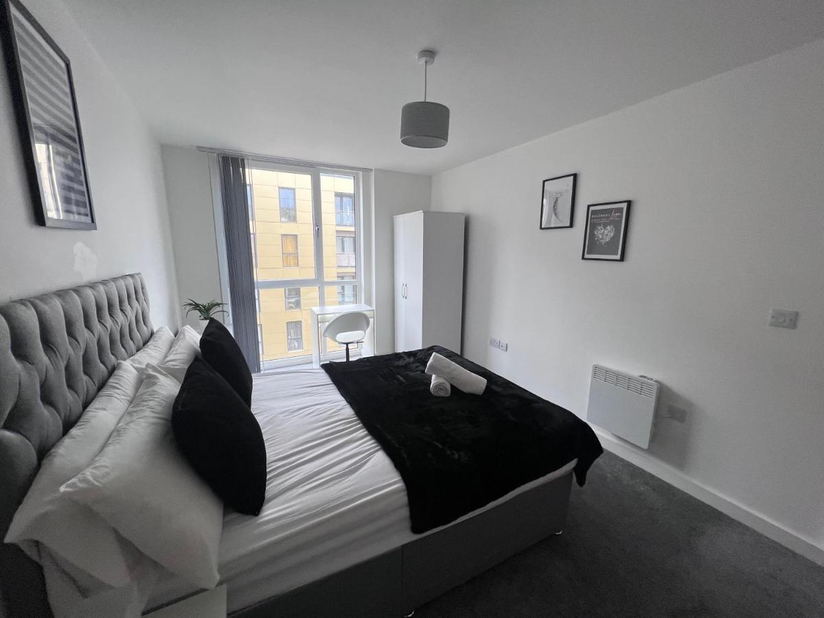 Luxury 2 Bed With Skyline Views. Manchester