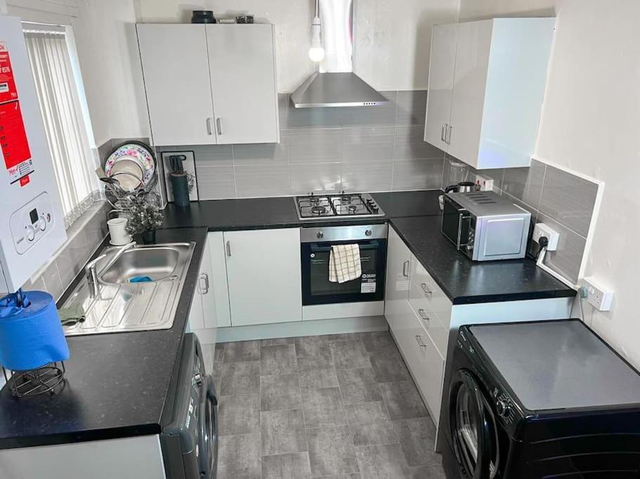 Adorable 2 Bed House Ideal For Family Of Four Manchester