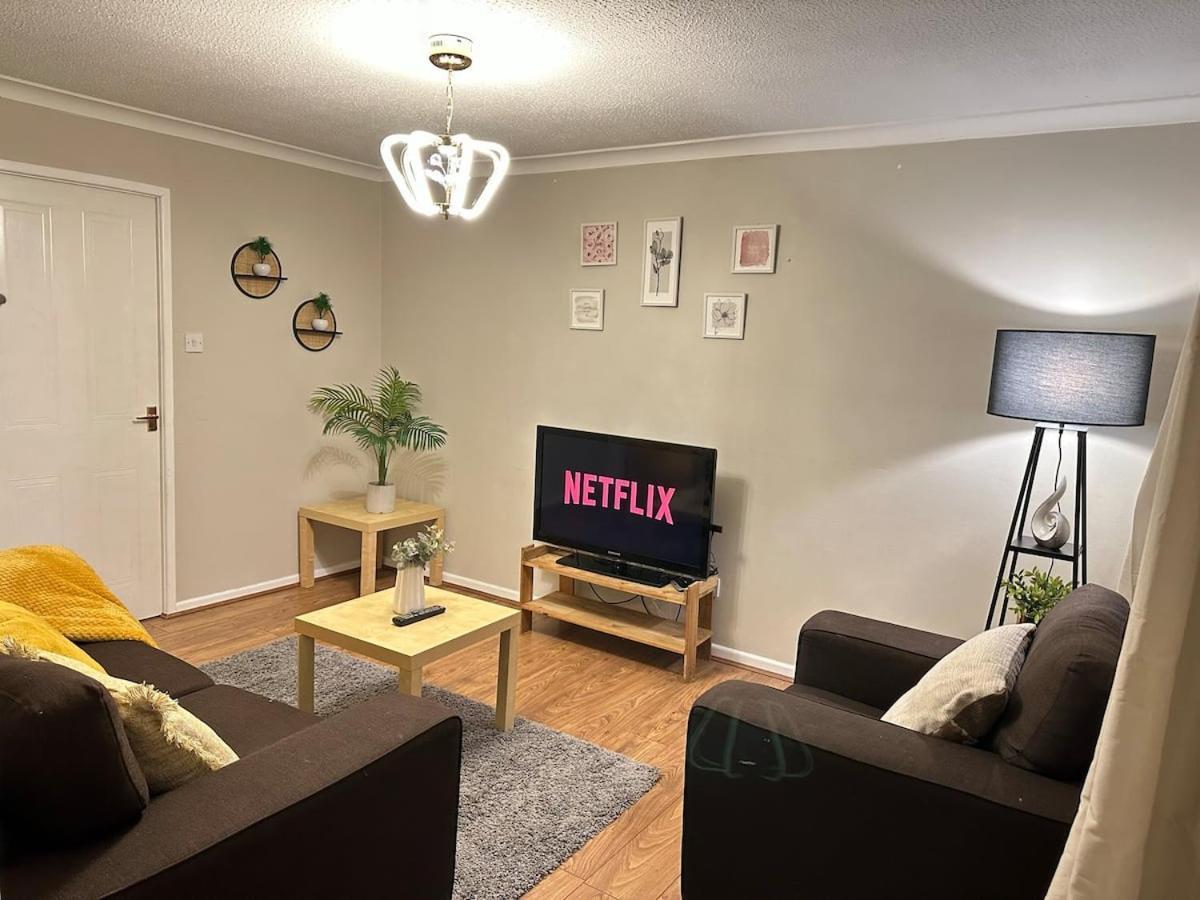 Entire 2 Bedroom House With Parking View Manchester