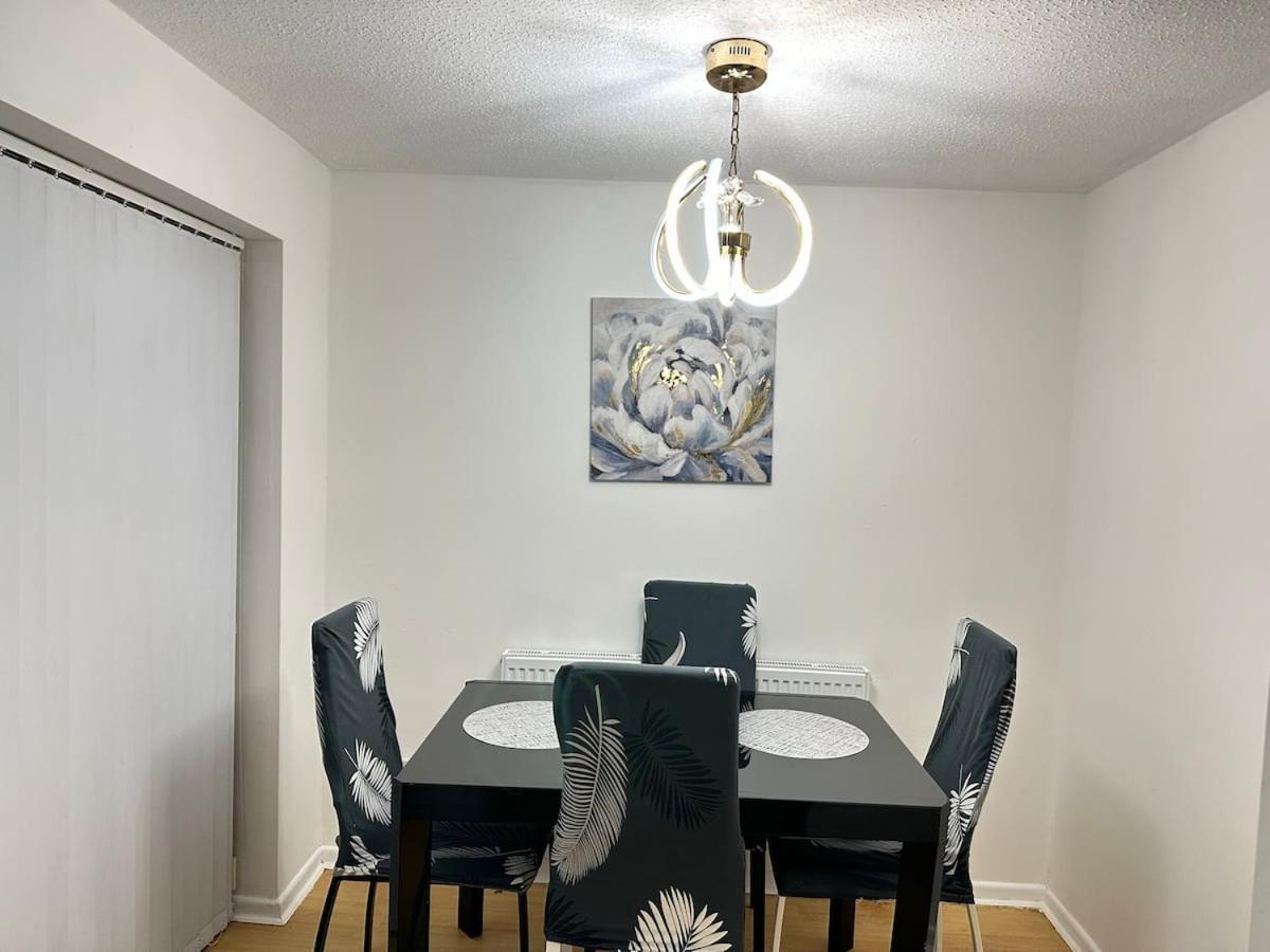 Entire 2 Bedroom House With Parking View