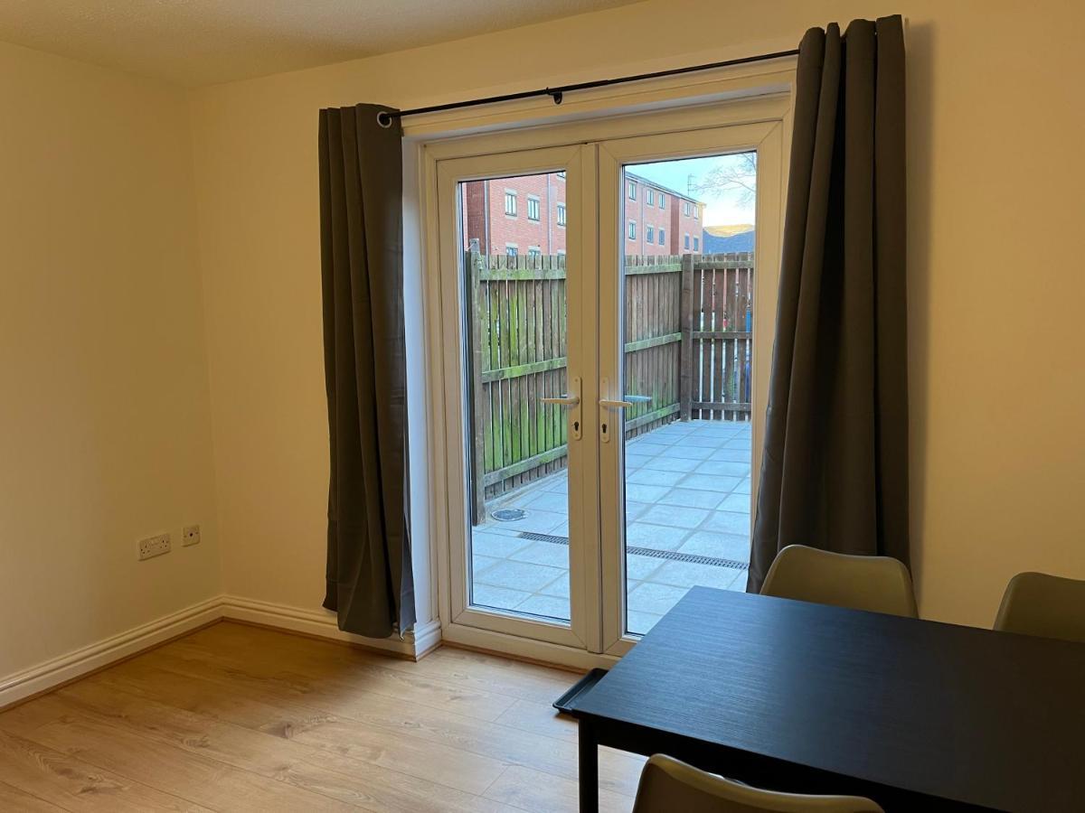 Entire House With Parking * Manchester