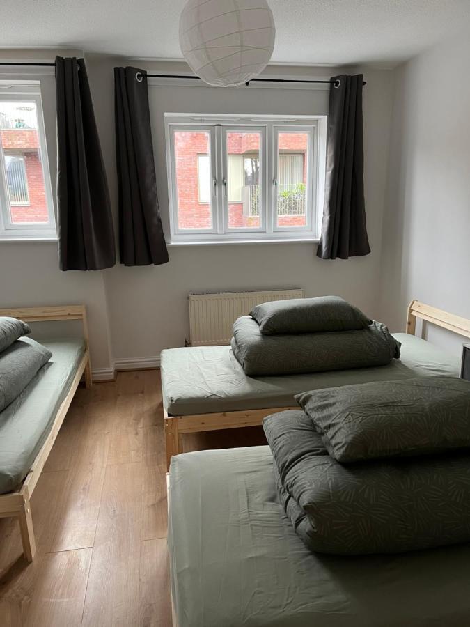 Entire House With Parking * Manchester