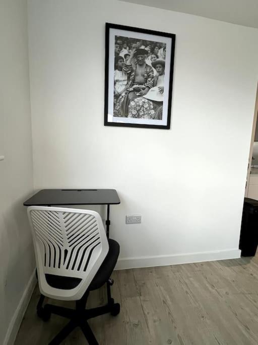 Luxurious View In Salford Apartment *