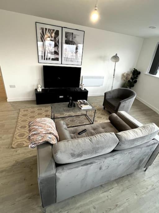 Apartment Luxurious View In Salford