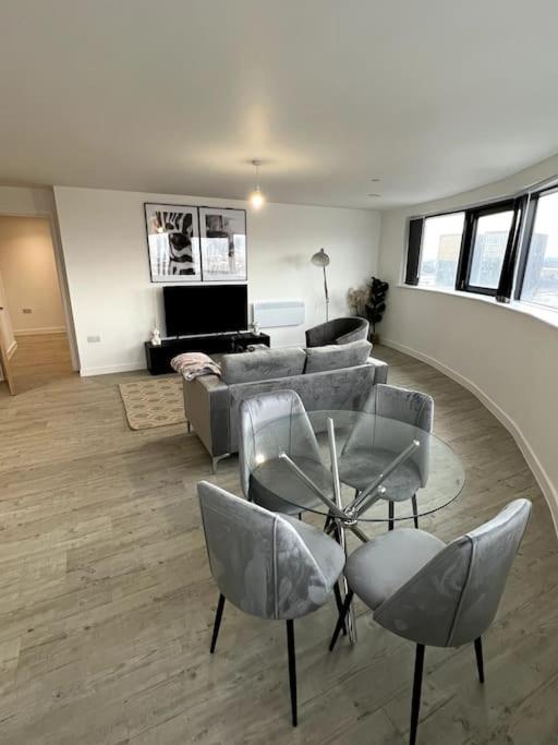 Apartment Luxurious View In Salford Manchester