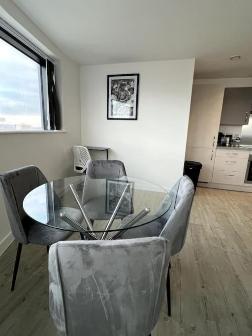 Luxurious View In Salford Apartment