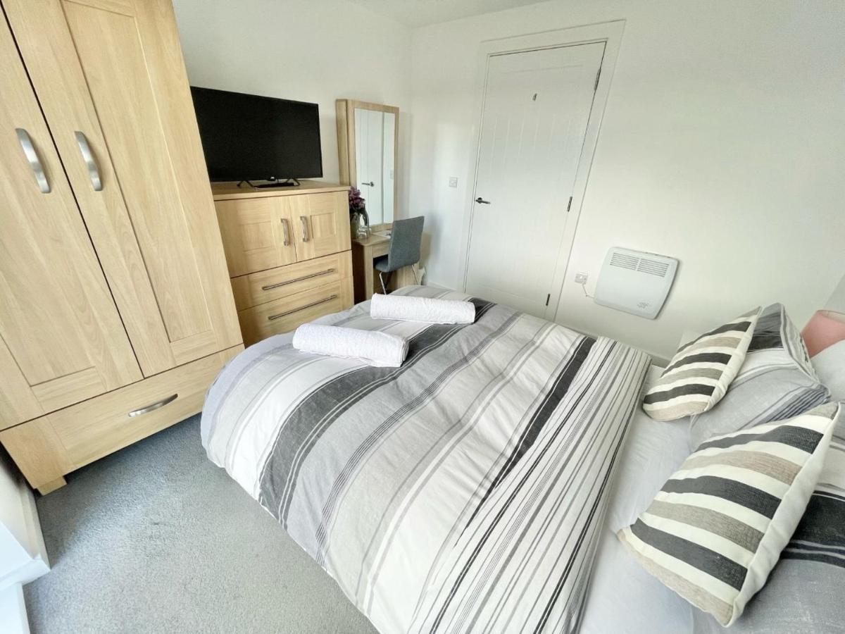 Homestay Escape - Private & Bathroom Near Etihad And Coop Arena - Free Secure Parking