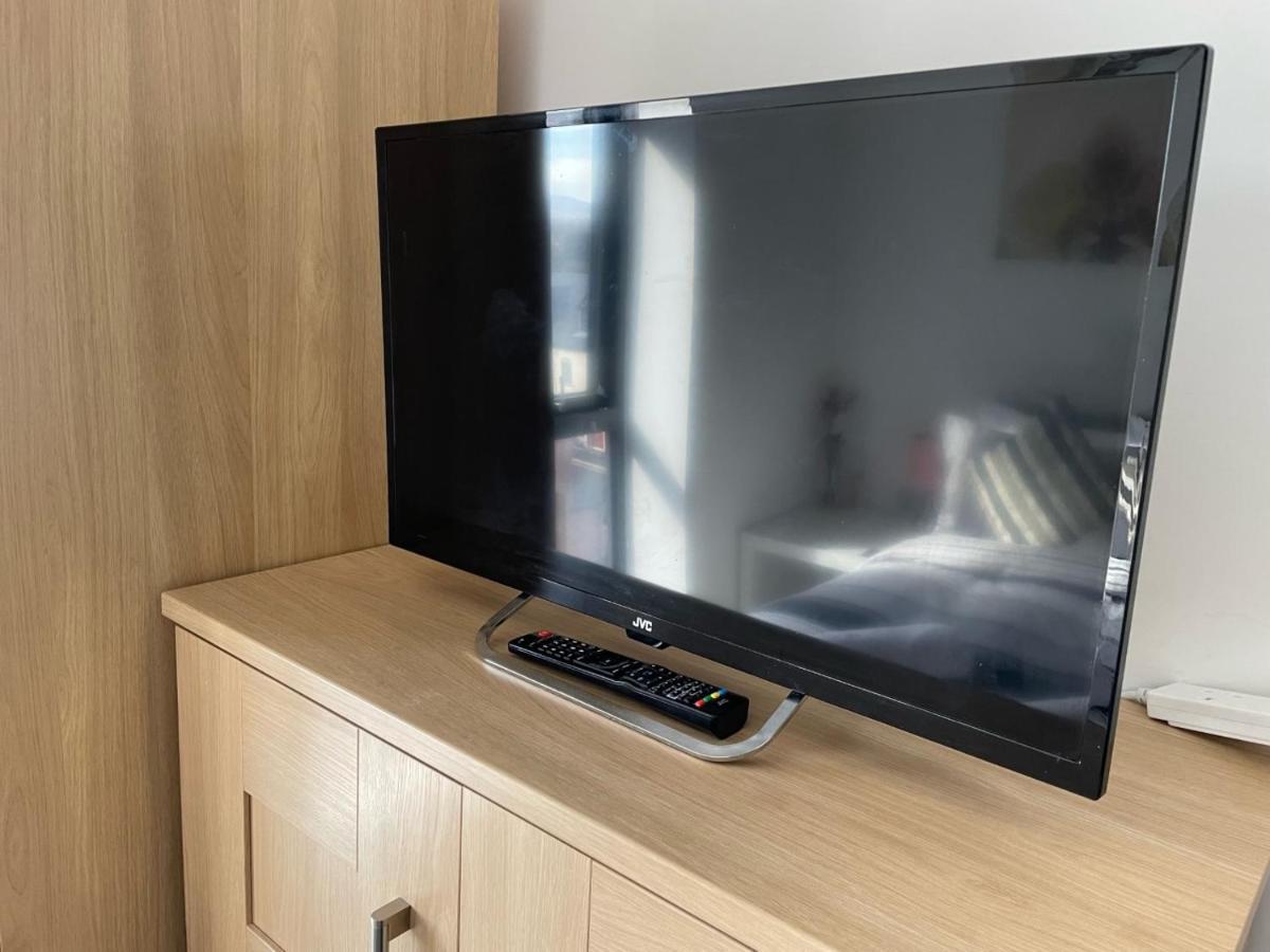 Escape - Private & Bathroom Near Etihad And Coop Arena - Free Secure Parking Homestay Manchester