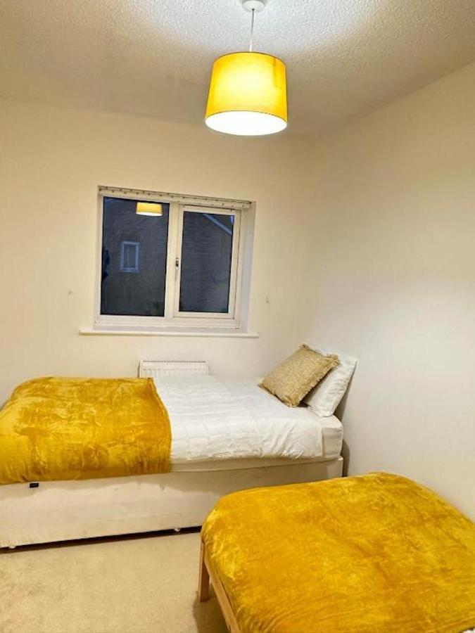 Entire 2 Bedroom House With Parking View *