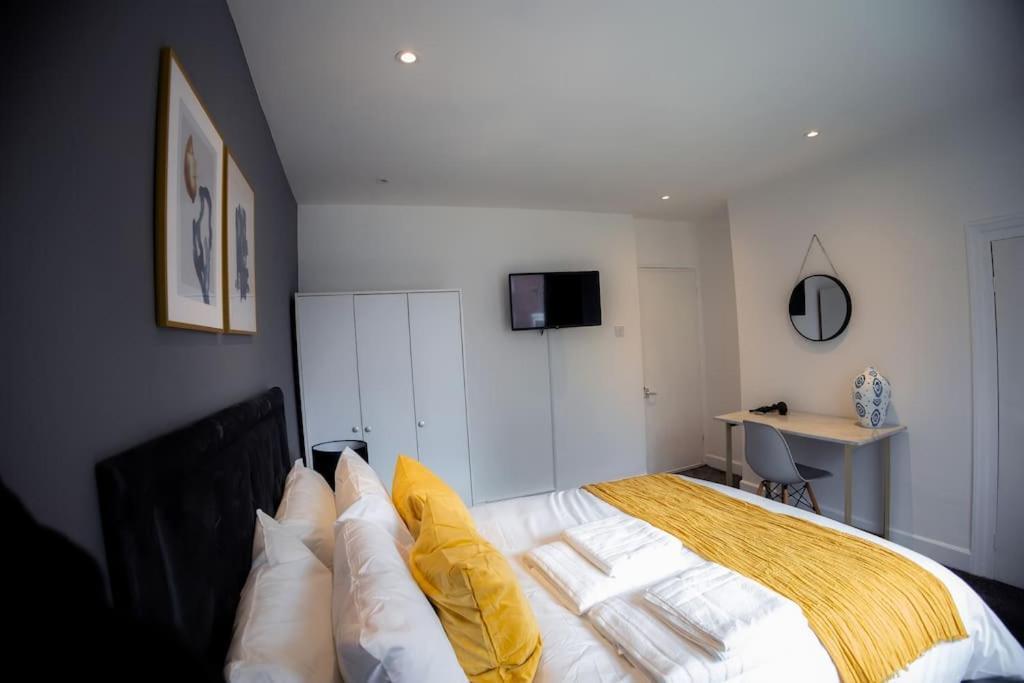 Isinmi - Close To Mcr City * Manchester