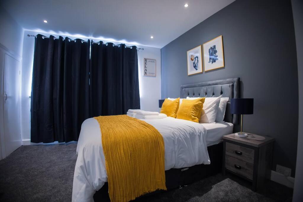 Isinmi - Close To Mcr City * Manchester