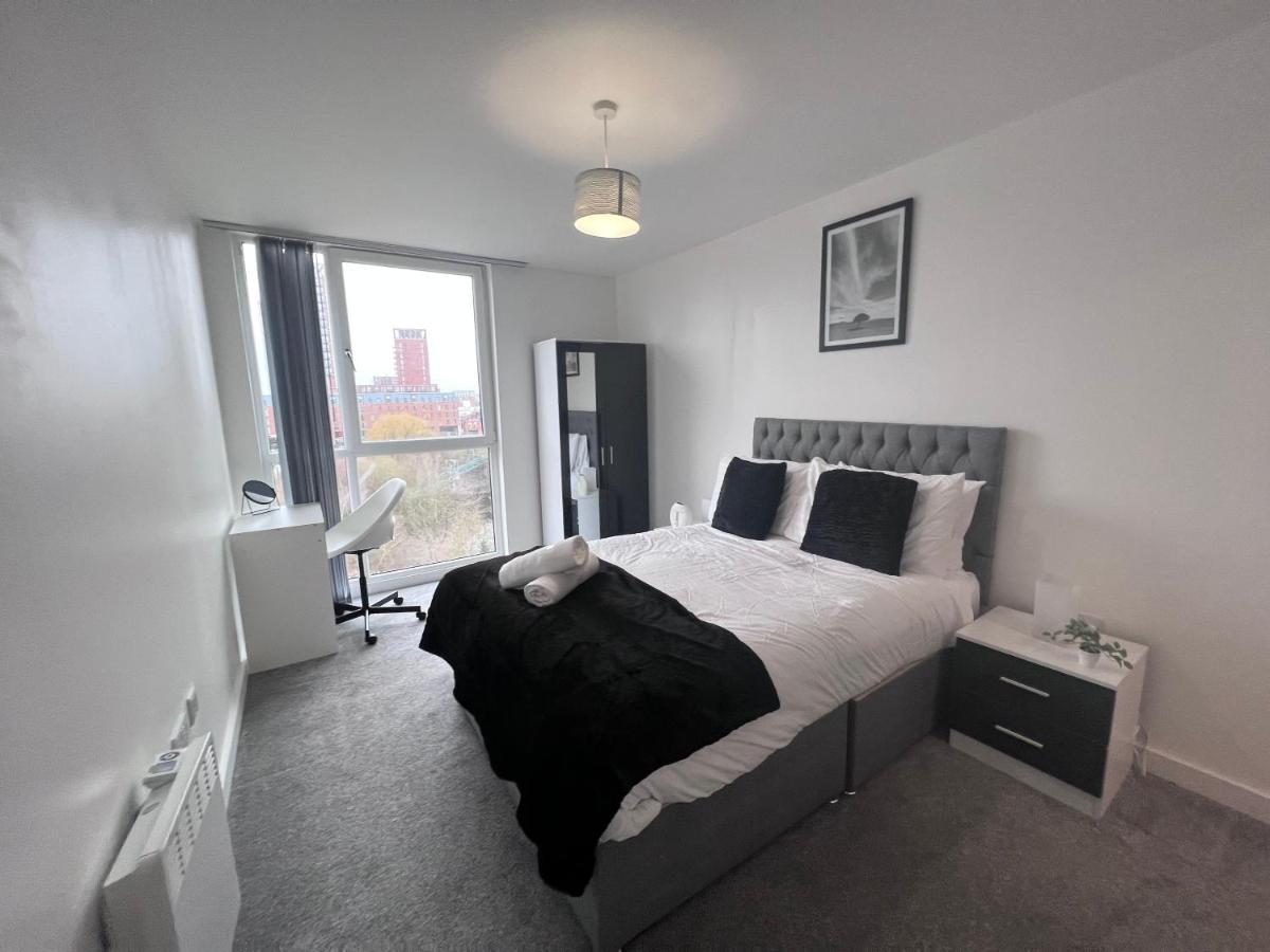 Luxury 2 Bed With Skyline Views. * Manchester