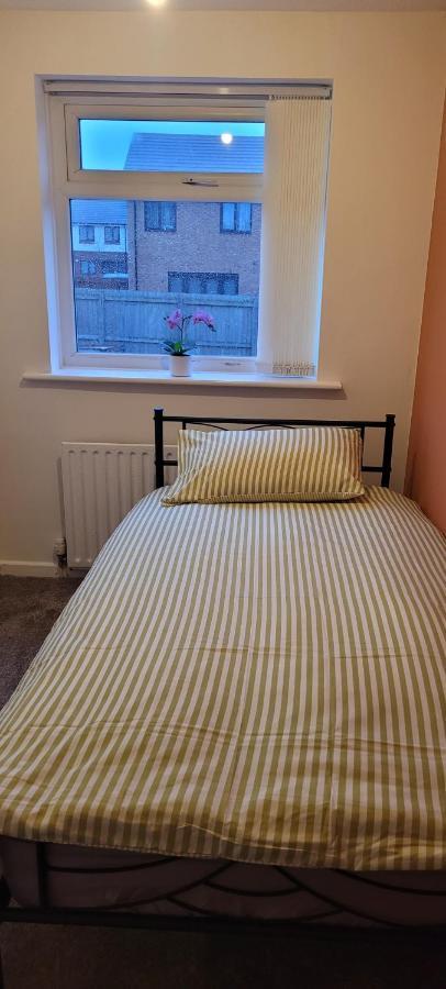 Entire 2 Bedroom House - Holiday home Manchester