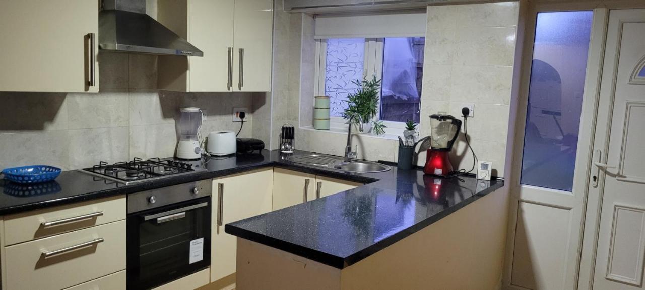Holiday home Entire 2 Bedroom House - Manchester