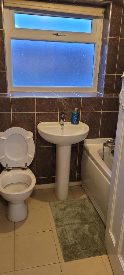 Entire 2 Bedroom House - Holiday home *