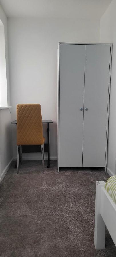 Entire 2 Bedroom House - Holiday home