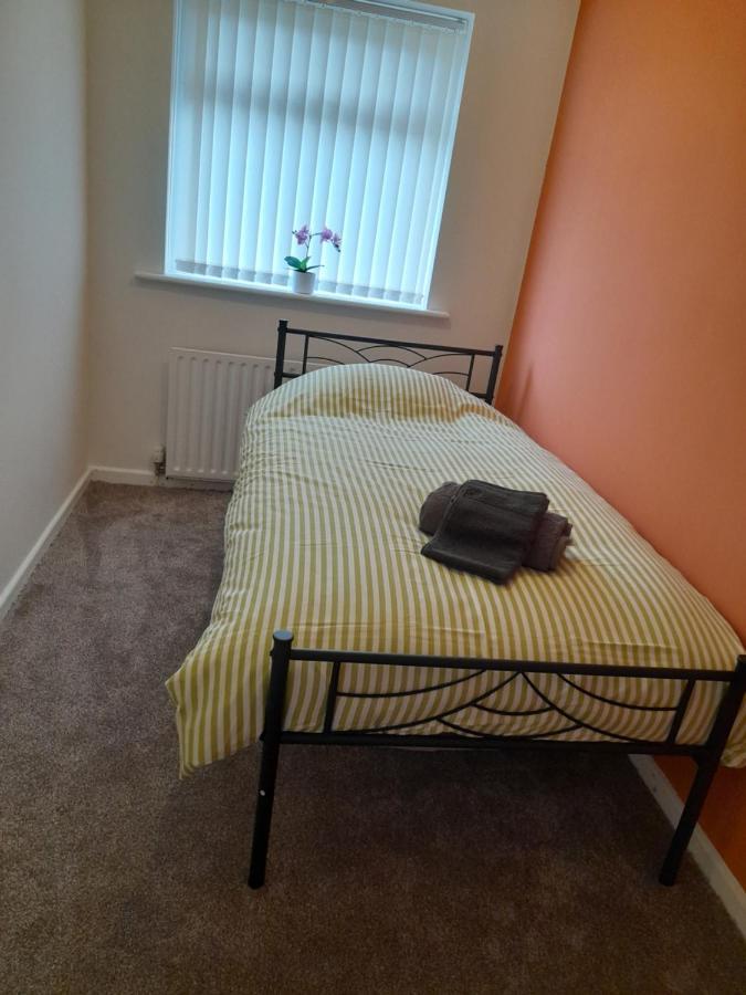 Entire 2 Bedroom House - Holiday home Manchester